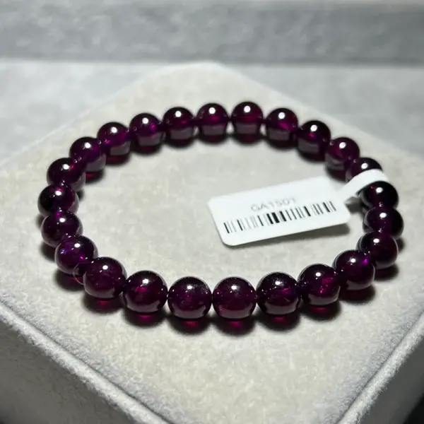 Purple tooth black garnet 7.5mm GA1501