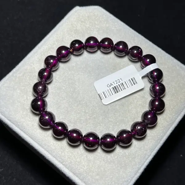 Purple tooth black garnet 8.5+mm GA1221