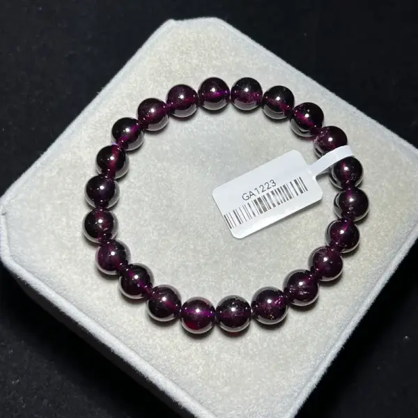 Purple tooth black garnet 8.5+mm GA1223